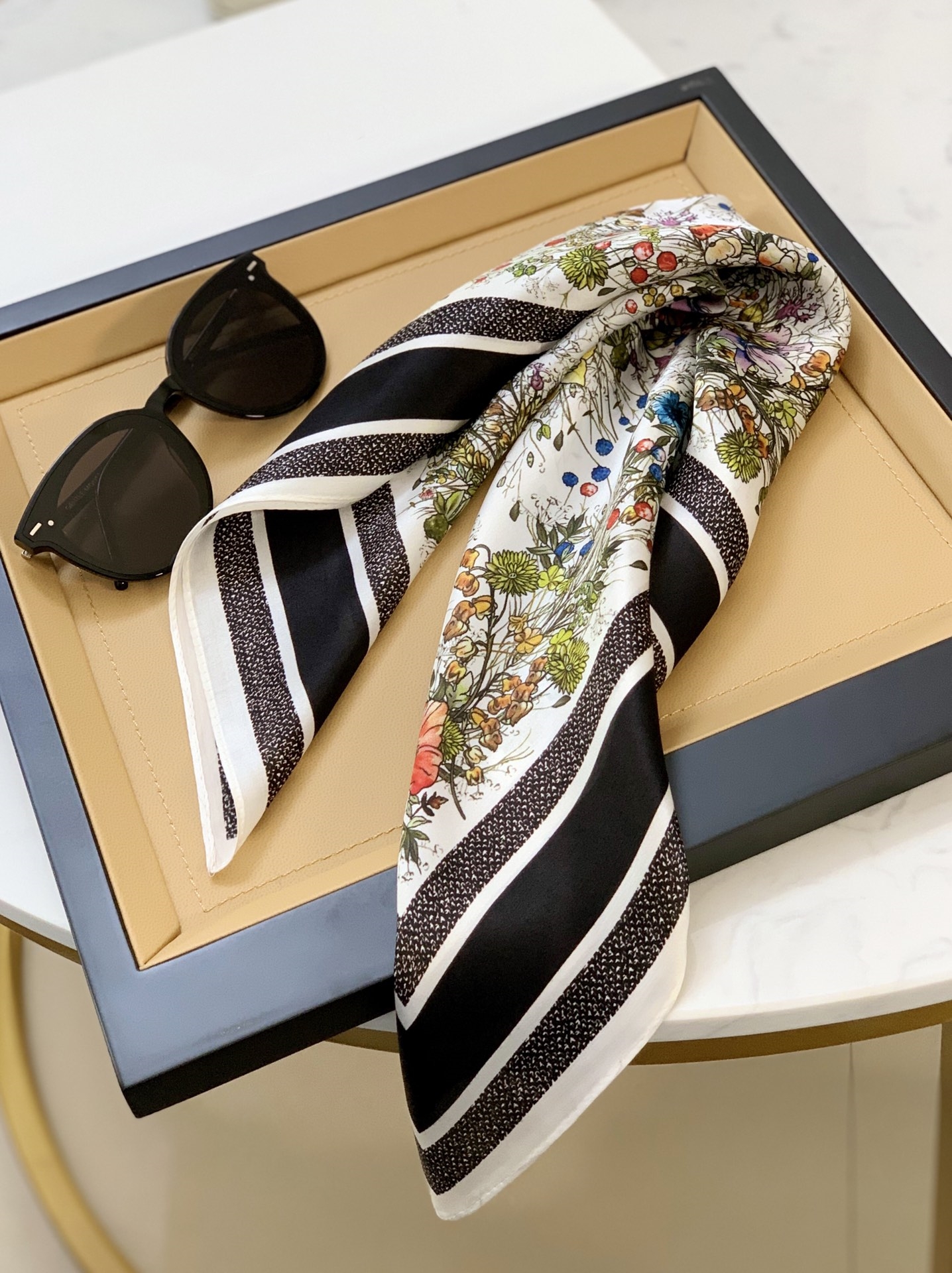 

Scarves Designer Letters Print Floral Silk Scarf Headband for Women Fashion Shoulder Tote Luggage Ribbon Head Wraps Double ribbon Ladies gift small square with box