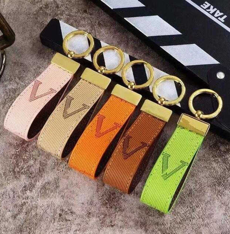 

Lanyards 5 Colors Leather Handmade Key chain Buckle Letter Flower Designer Car Keychain Classic Christmas Keychains Unisex Lover Decoration Pendant