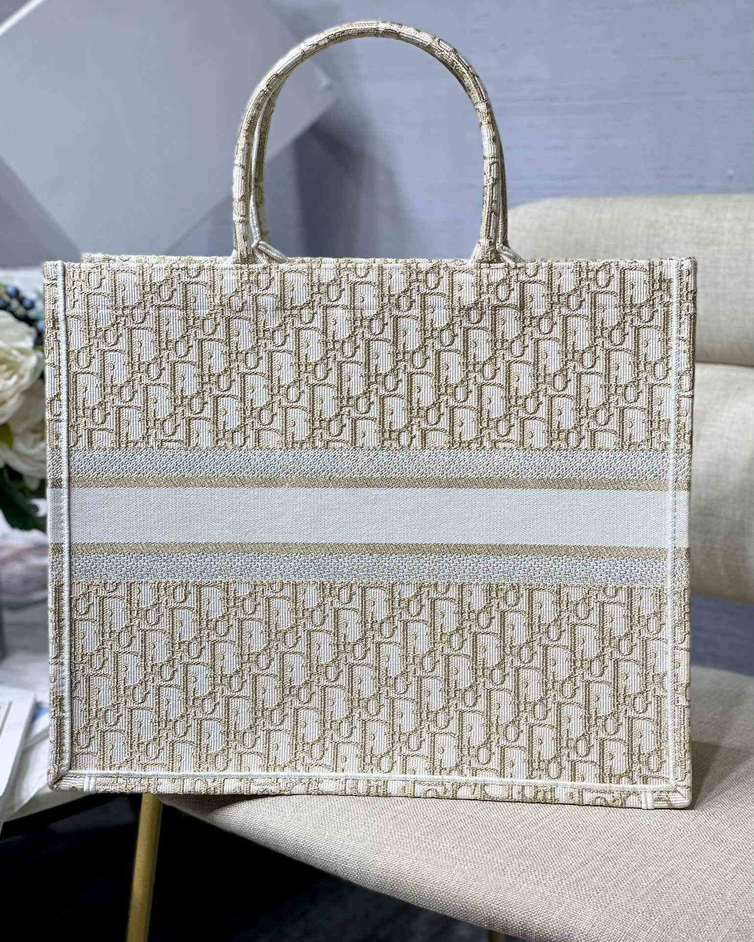 

2023 new women's shopping bag gold thread hand-stitched tote bag French Paris designer fashion shoulder bag, Golden bird