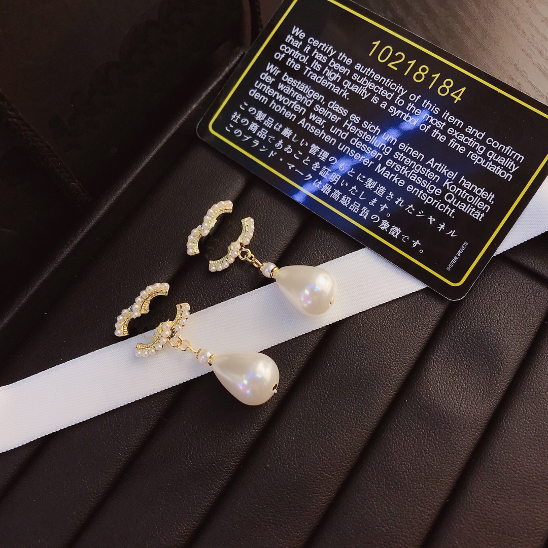 

Popular Brand Stud Earrings Charm Design Jewelry Earrings 18 Gold-plated Girl Love Pearl Earrings Luxury European Brand Accessories Fashion Versatile Family Gifts