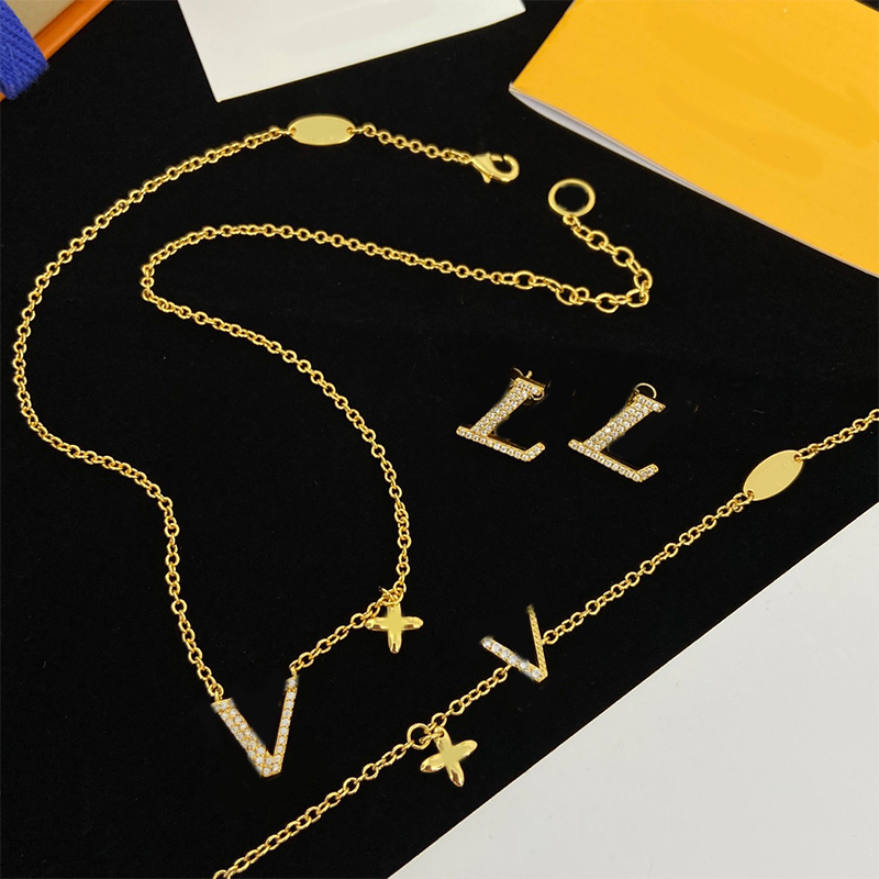 

Fashion Jewelry Set - Designer Necklaces, Pendant Earrings, and Studs for Women