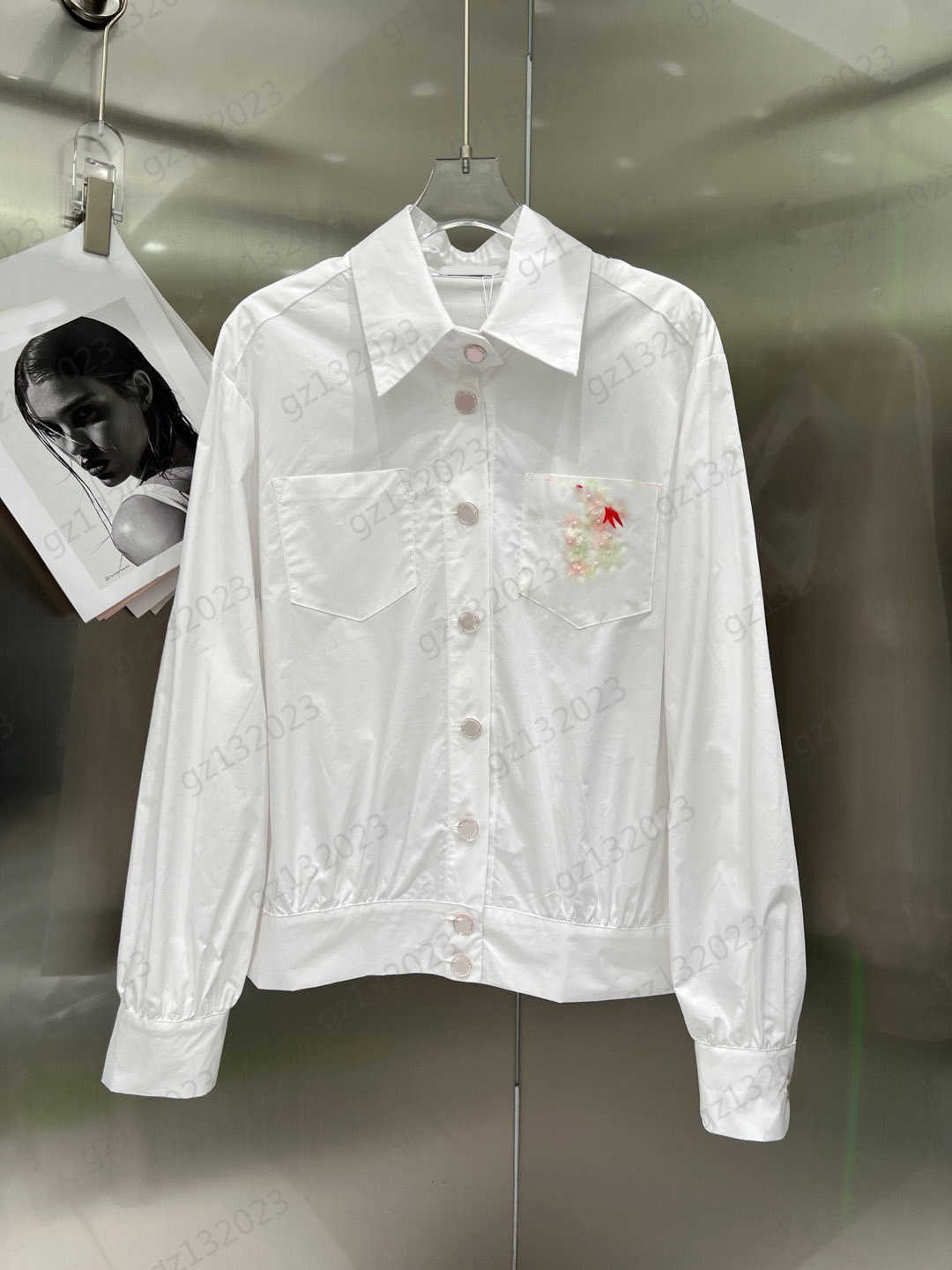 

Women Tops Blouse Shirts Luxury Pearl Lace Floral Decoration Lapel Regular Shirt Custom Button Open Lantern Sleeve Design Sense Tops Brand Blouse Fashion