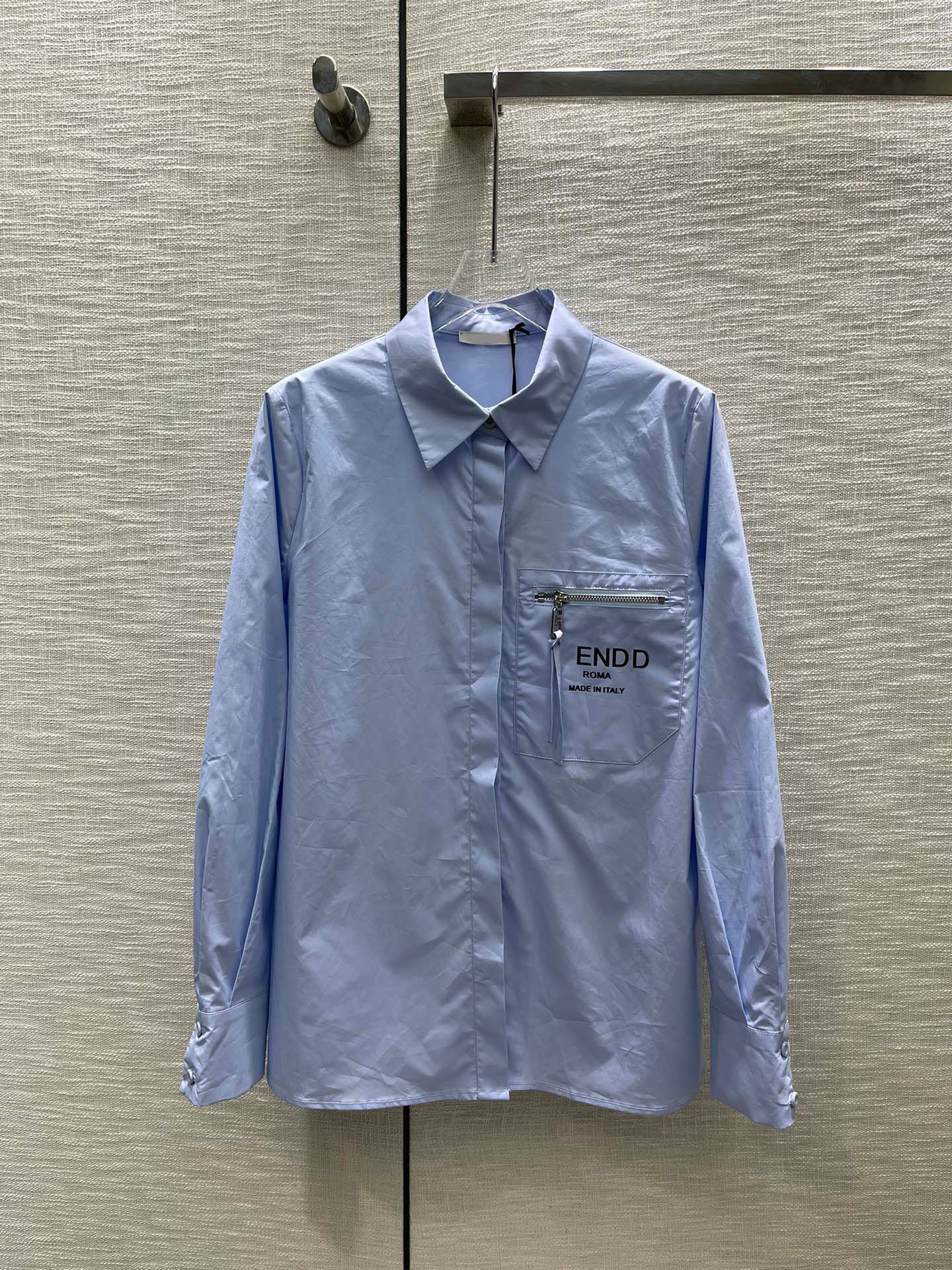 

Runway 2023 Letter Pocket Blouse Lady Shirt Women Turn Down Collar Solid Colour Long Sleeve Loose Cotton Top Shirts 2 Colors, White