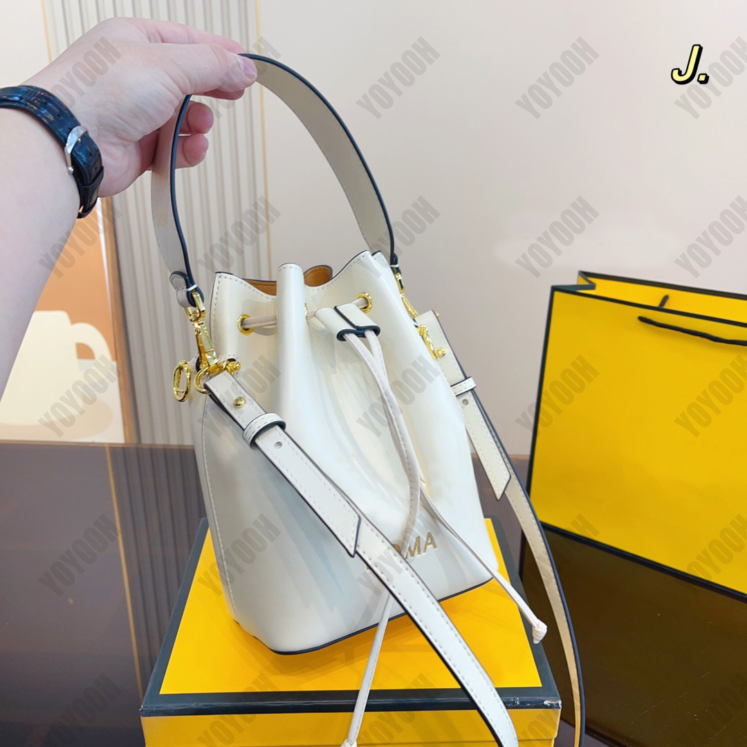 Sacs seau design de luxe Womens Drawstring Classic rétro sac à bandoulière à double lettre Mode d'été cross body sac à main Filles sac à main ave