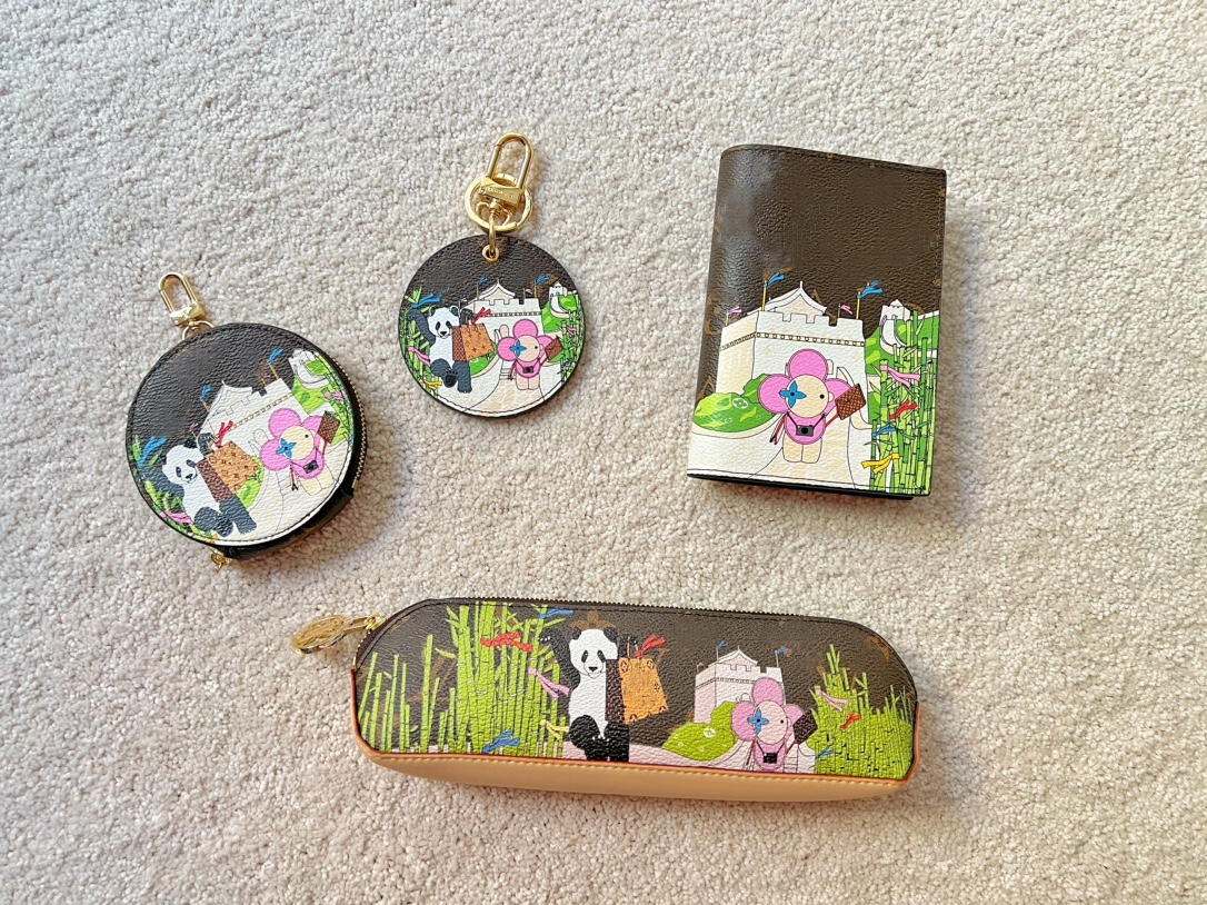 

Famous Designer Sunflower Universal Wallet Classic Panda Couple Multi-card Long Wallet Pencil Bag Fashion Design Men's and Women's Round Brand Coin Purses Keychain