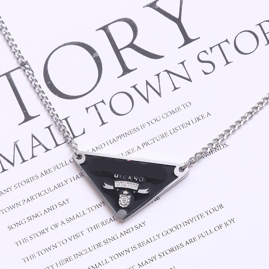 European and n gold stainless steel necklace female triangle pendant hip-hop necklace Korean version of the Internet personality titanium steel c