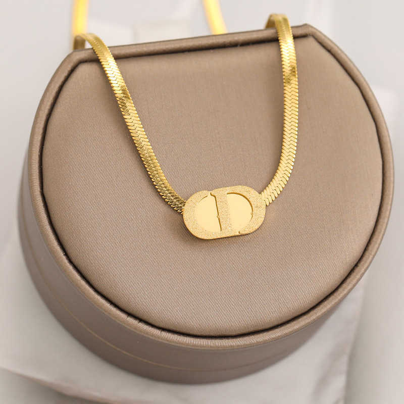 

CD blade chain steel frosted mirror letter necklace for women