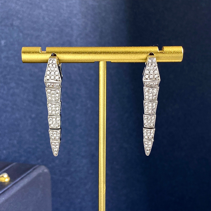 

Fashion earrings are exquisite and glittering, full of diamonds, snake-shaped ear patters, women's light luxury temperament, personality jewelry, gifts for lovers