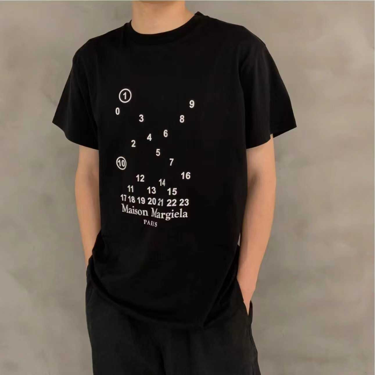 

Fashion Brand Luxury Marc Margiela Style New Mm6 Magera Digital Print Pullover Short Sleeve T-shirt for Men and Women, Black