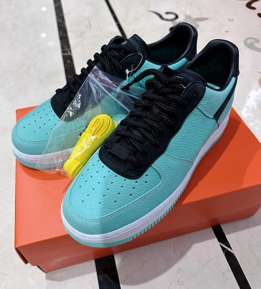 

Authentic Tiffany Shoes Co. x 1 Low 1837 Friends and family Exclusive Blue DZ1382-001 Sports Sneakers Black Mens Basketball Outdoor