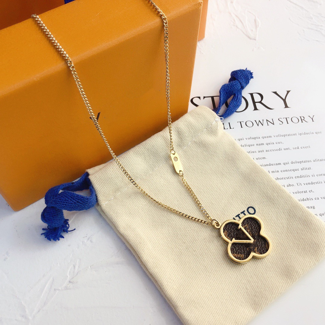 

2023 Stainless Steel Luxury Lock Necklaces Pendants Fashion Simple V Necklaces Classic Style Women Designer Jewelry