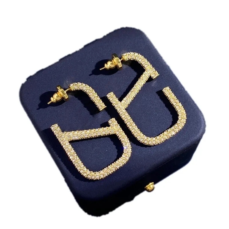 

Crystal diamond earrings luxury orecchini lucky stud jewllery gold silver color outdoor anniversary graceful punk letter v earring ice out women Earring ZB031 F23
