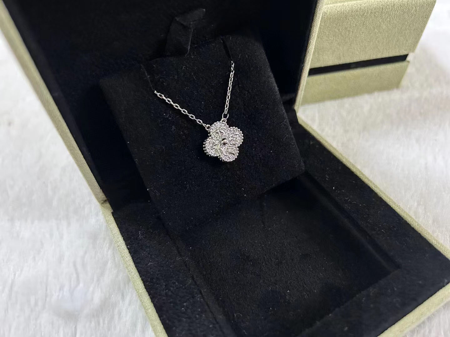

Luxury VAN brand Designer pendant Necklaces 18K Gold cross chain clover 15MM 4 Leaf Flower choker necklace wedding Jewelry gift