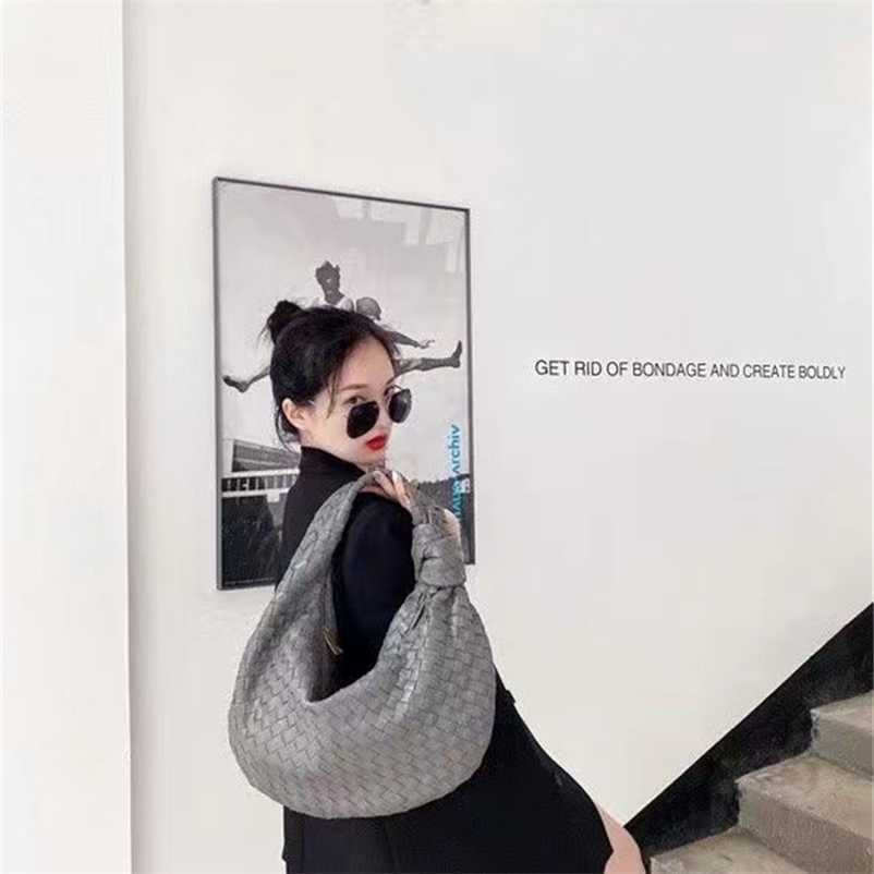 

Designer Bottegas Bags Venetas Jodies Hand Classic wild minority lamb skin womens Woven dumpling knotted handbag, Black4