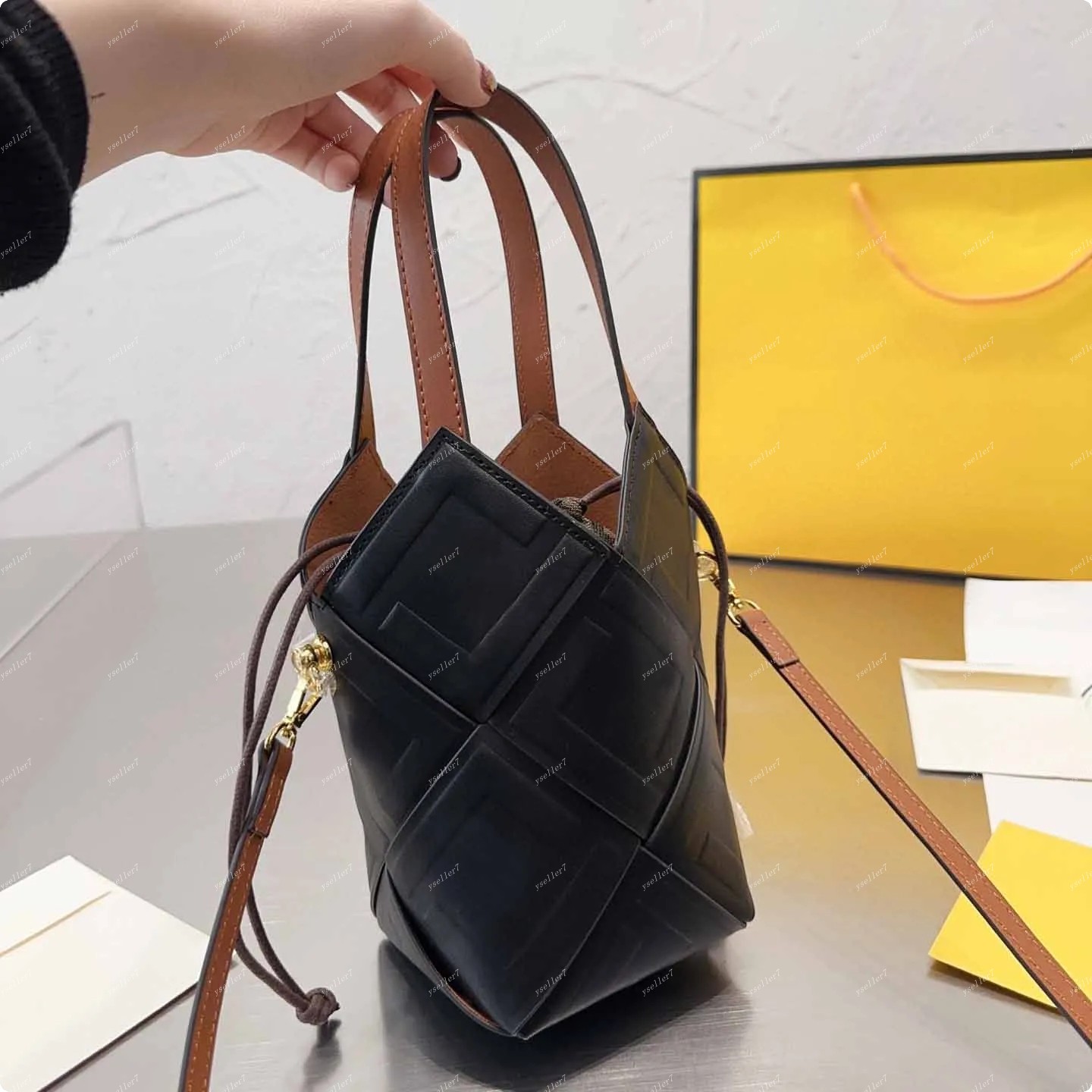

Designer String tote bags Bucket Bag Weave Crossbody Handbag Removable Inner Pouch Gold Hardware Shoulders totes, Customize