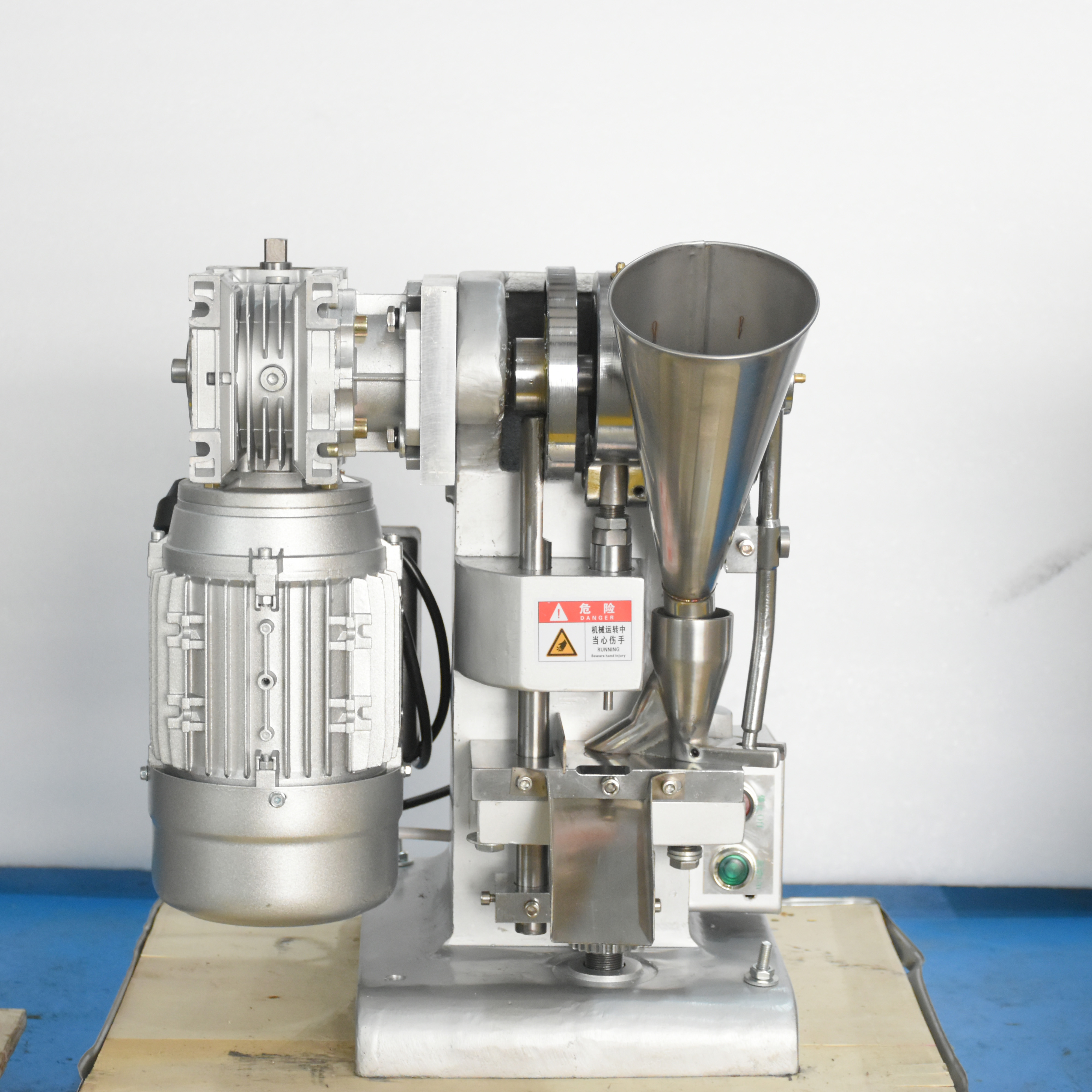 

TDP-1 Candy Milk Tablet Die Manual Punch Press Machine Tools Supply Lab Small Single Punch Automatic Working Press Food Punch Machine