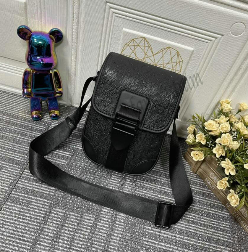 

L Designer Men Messenger Bag Small Canvas Leather Shoulder Bags Adjustable Jacquard Strap Crossbody Magnetic Buckle Flap Handbag Zipper Back Pocket Purse M46442, 01