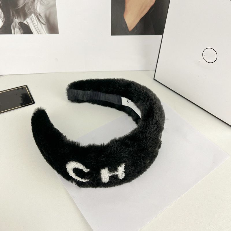 

Winter FUR Headbands Autumn Wool Hair Hoop C-Letter Headband Black White Colors HairJewelry Outdoor Top Headwear