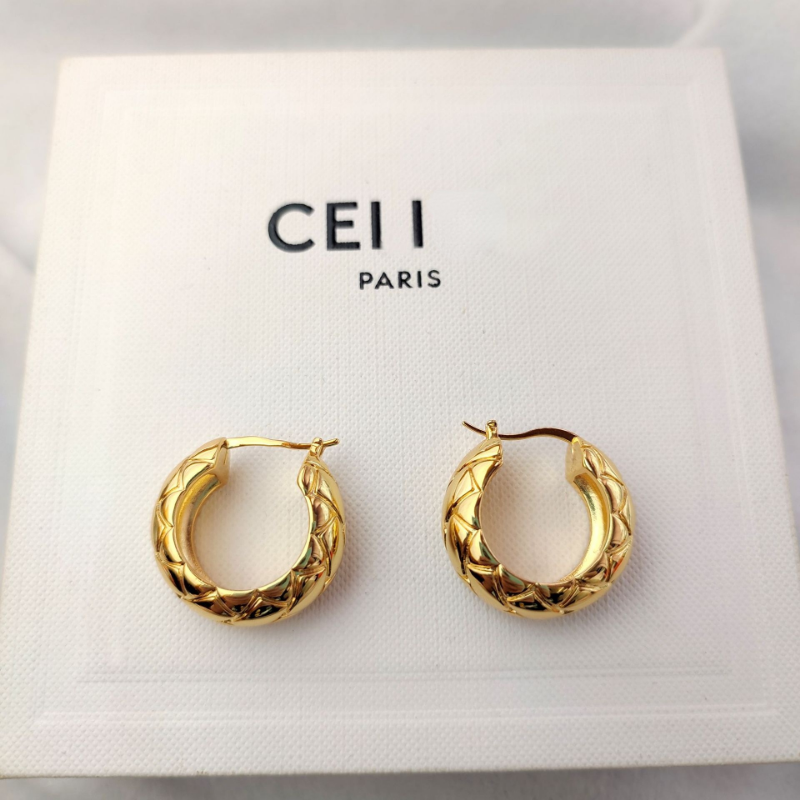 

Classic Gold Plaid Hoop Earrings 18K Gold Plated Round Circle Clip on Earring