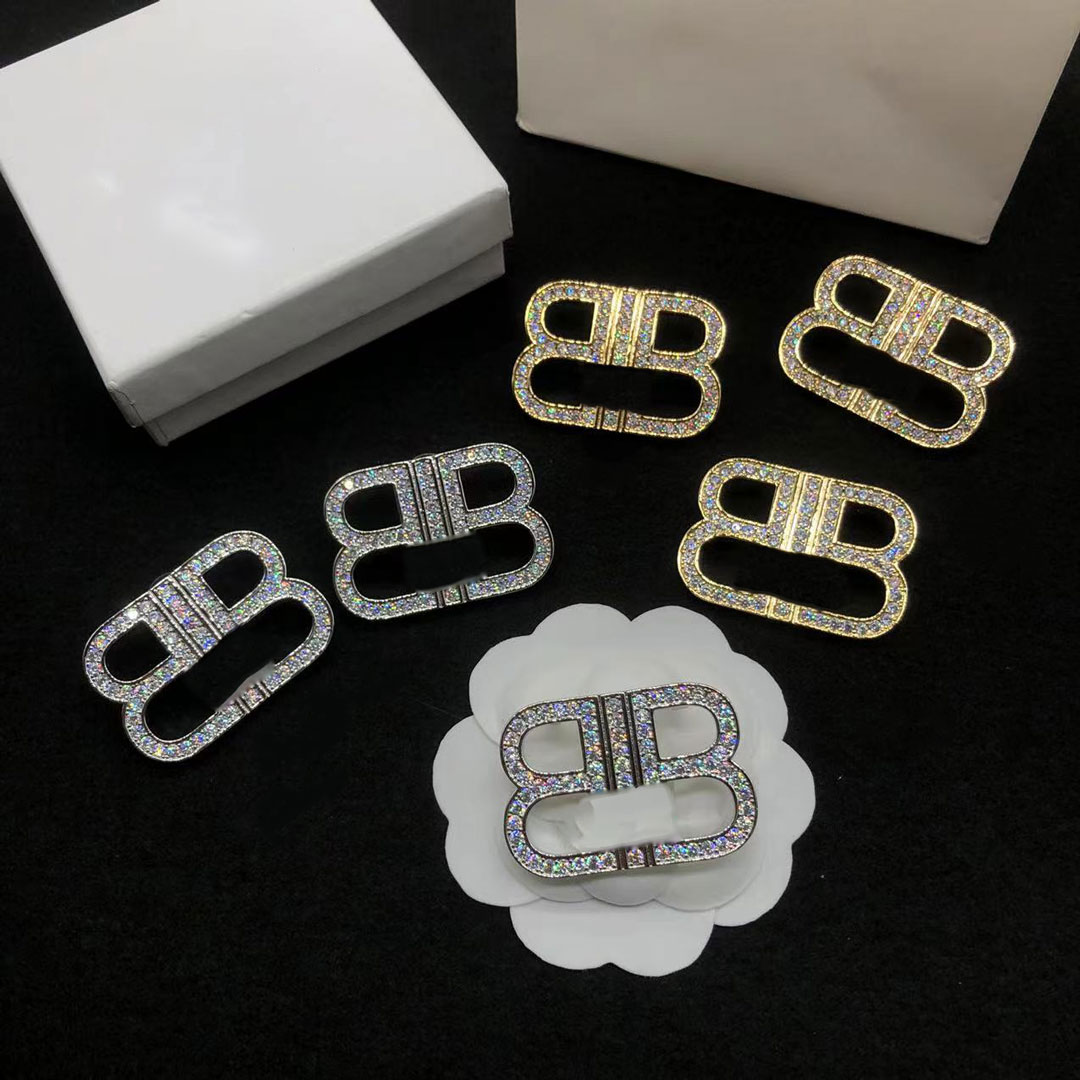 

Men's and women's design brooch brand designer letter exaggerated design large earrings famous double letter pin rhinestone suit pin jewelry shoe bag accessories