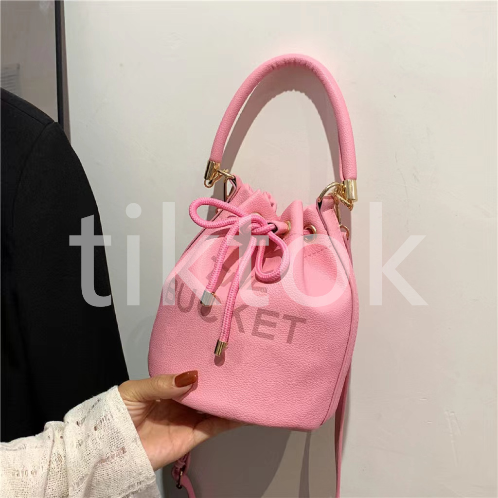 

The Bucket Bag Designer Fashion Famous Shoulder Crossbody Bag Women Handbags Tote Bags PU Material Adjustable Shoulder Strap, Extra cost;ship nothing