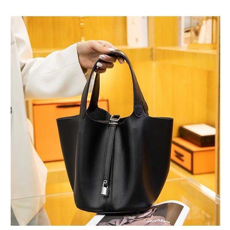 

H bag Designer Original Bag 2023 new H family litchi pattern vegetable basket bag female portable oblique cross Bucket Wedding NTLS, Black8