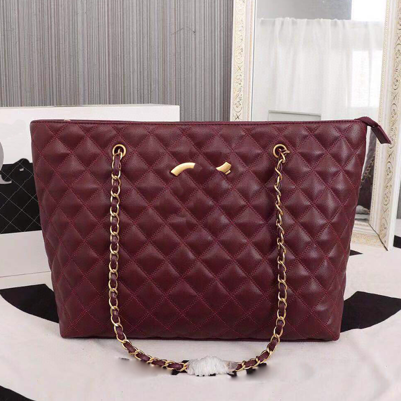 

Large capacity shopping Bag Luxury designer Tote Bag leather Women's handbag Metal Chain embellished Travel Shoulder Bag fashion Black wallet, Red
