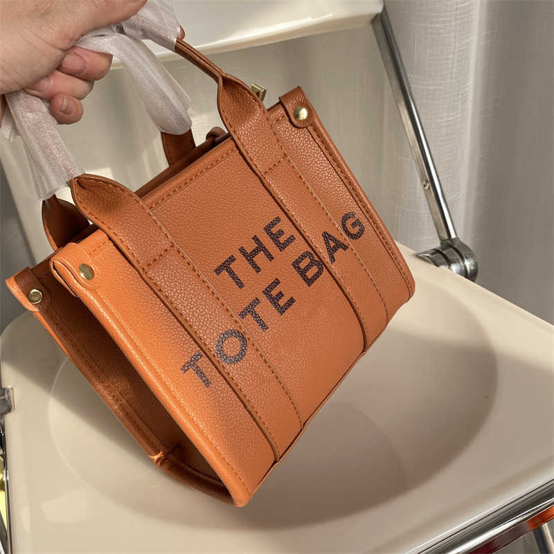 

2023 PU Mini Tote Bag Womens And Girls Shoulder Bags Fashion Three Lines Of Letters Print Small Square Bags, Red