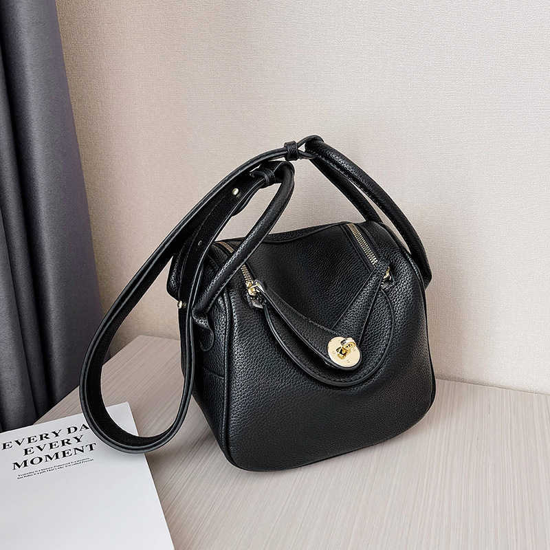 

Lindys Bags bags Bag high texture niche Doctor 2022 autumn new solid color portable simple one shoulder fashion messenger bag ayw, Yellow