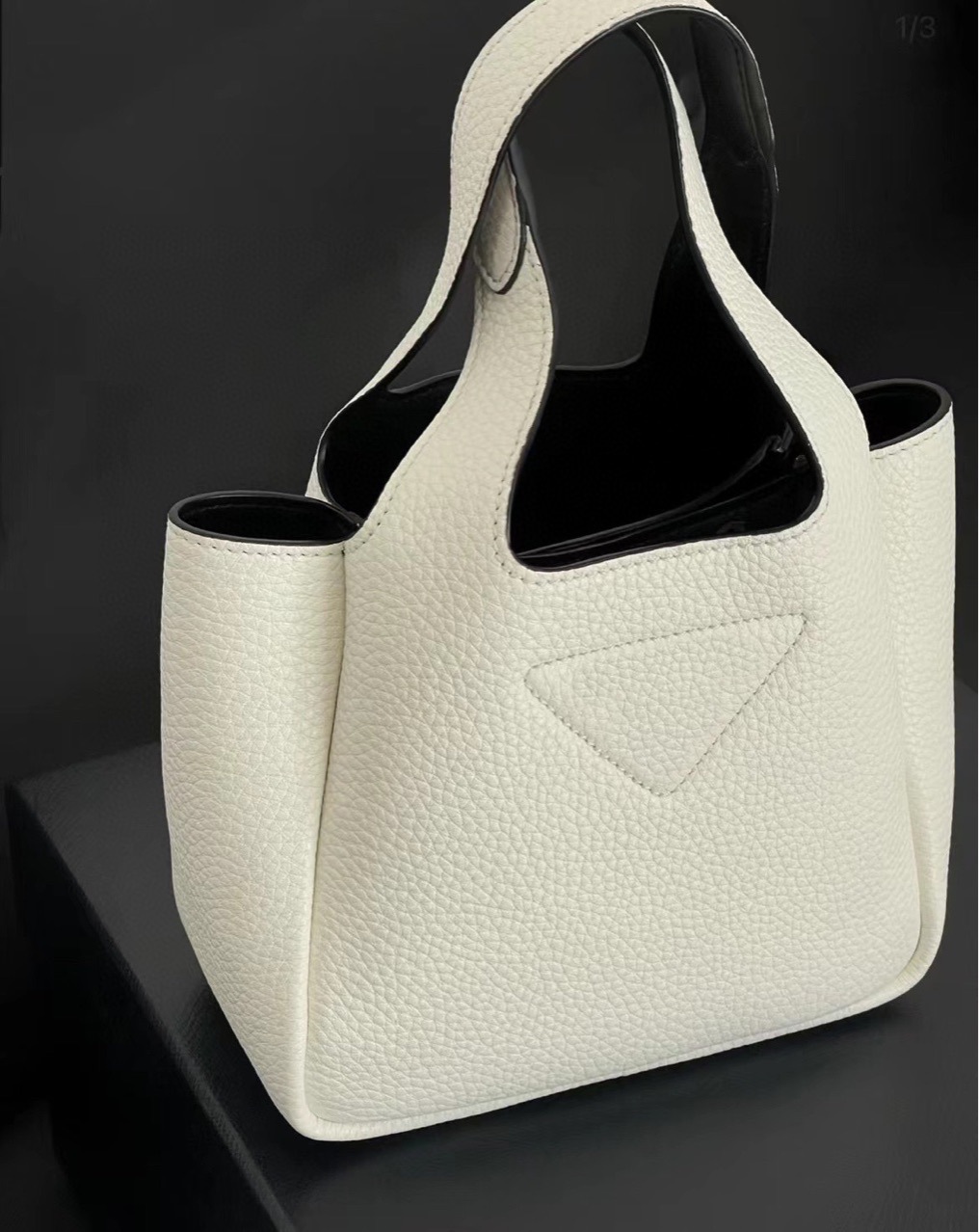 

2023 Designer pra shourlder bags Spring and summer new vegetable basket mini tote bag bucket bag triangle small bag women bag tide 2color, Black