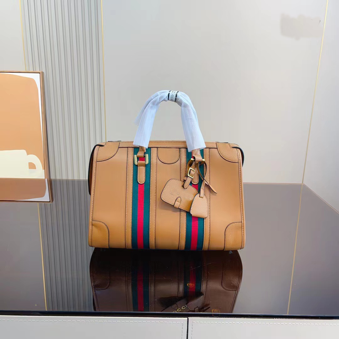 

Fashion brand pillow bag Handbag Travel bag A cool bag that can be easily stuffed out The most suitable for the casual fairy, White