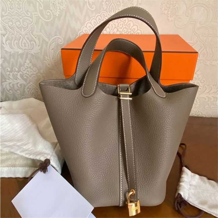 

H bag Designer Original 2023 new vegetable basket bag bucket lychee pattern Hand lock hand women's mother, Elephant gray