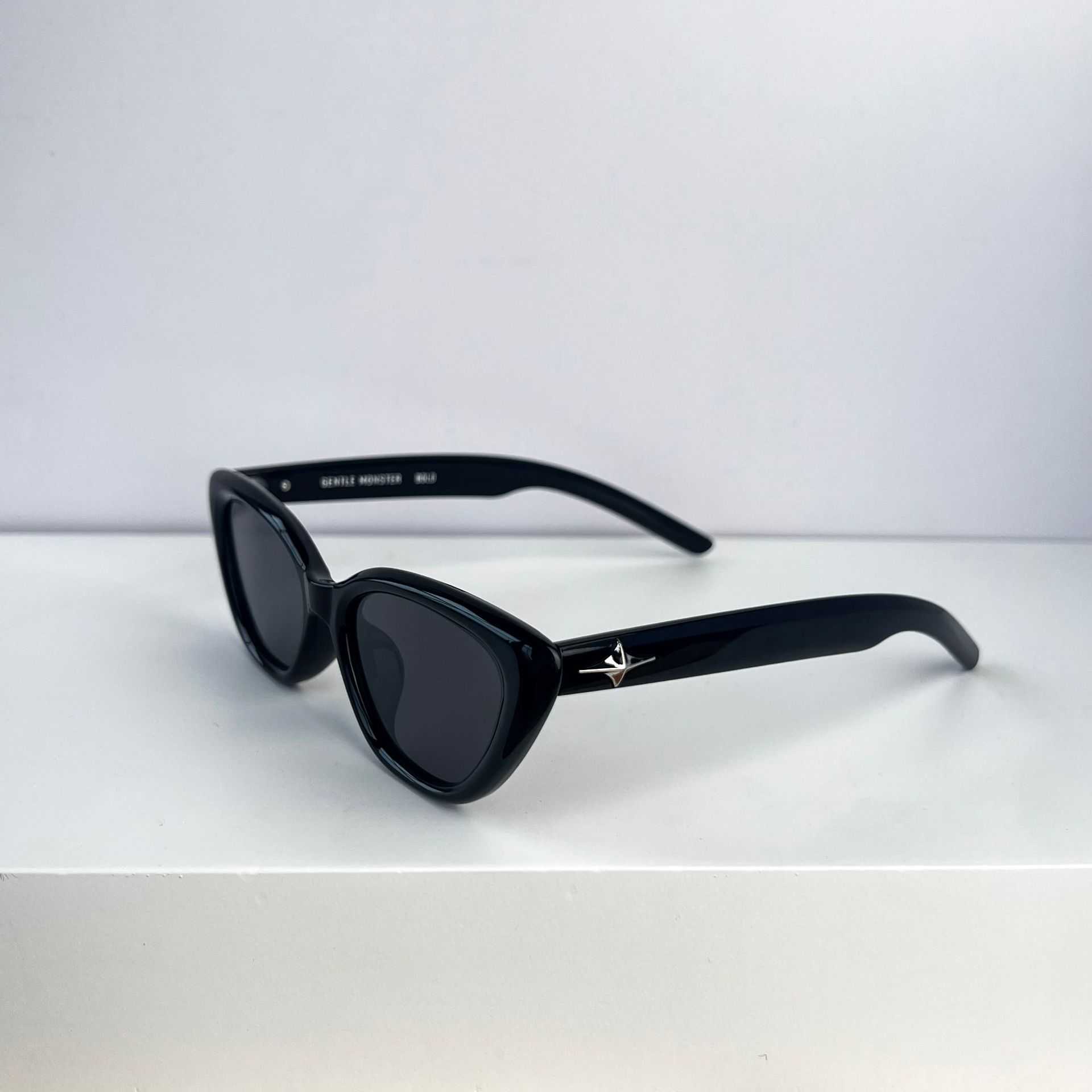 

Sunglasses Sunglasses Frames 2023 new Korean fashion sunglasses small frame high-end sunglasses TR polarized recommended live broadcast