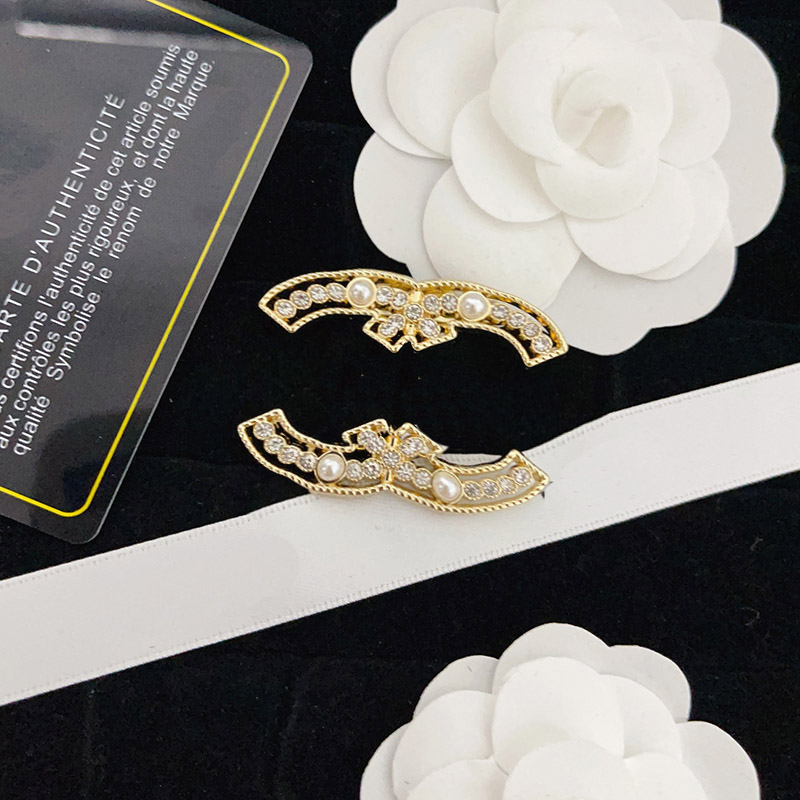 

18k Gold Brooch Heart Logo Brooch Exquisite Spring Jewelry Pins Brooch Romantic Couples Gift Accessories European Brand Fashion Versatile