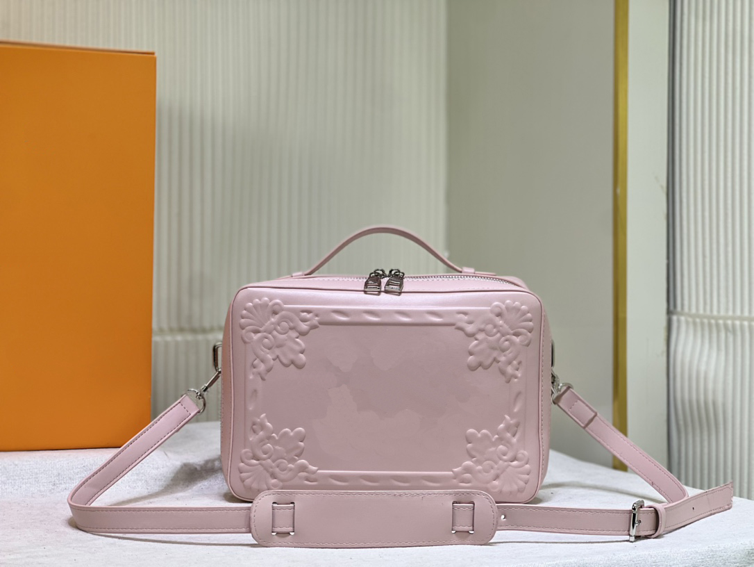 

2023 Designer Luxury Relief One Shoulder Bag Tote Diagonal Span Bag 44955, White