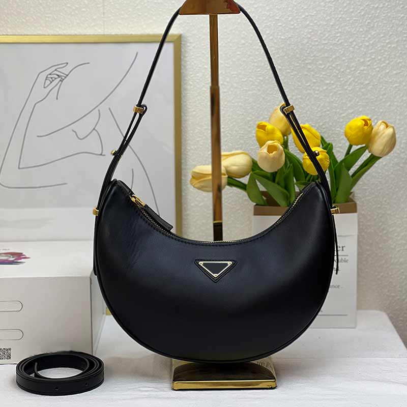 

Crescent Pouch Shoulder Bag Half Moon Handbags Purse Genuine Leather Triangle Sign Fashion Letters Long Strap Zipper Closure Women Armpit Mini Tote Bags
