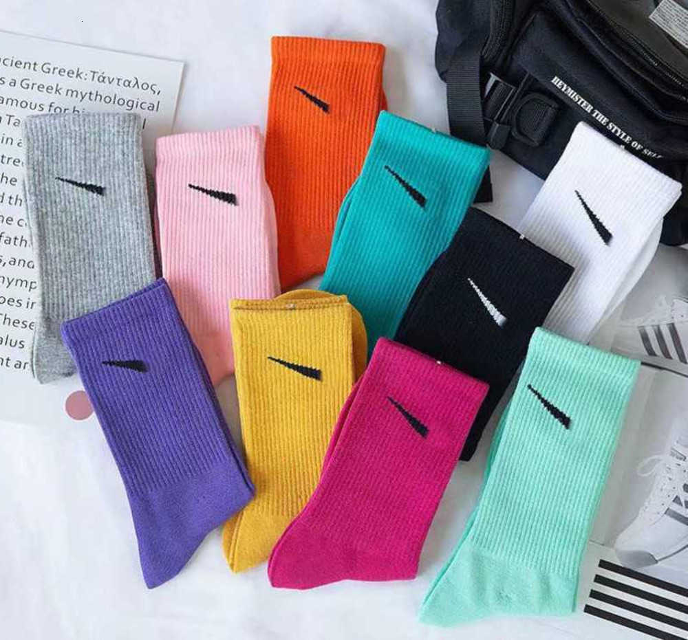 

Fashion Men's Luxury Socks Women's Hook Brand Stockings Designers Candy Colorful Medium Long Women Men Couple's Stocking Breathable Yoga Rrof, Black