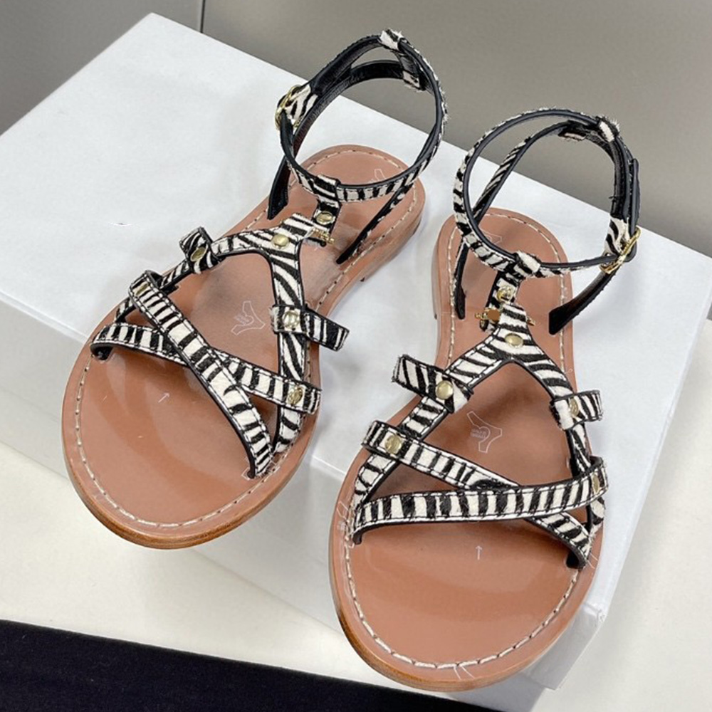 

New womens designer sandals Roman Sandals Summer retro fashionable girl cute style high beauty travel beach sandal with signature logo on the upper With original box