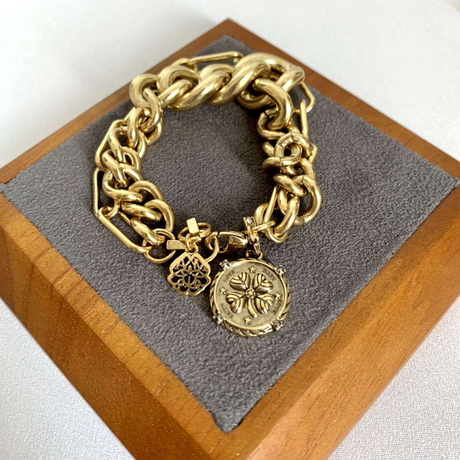 

Hiphop Rock Thick Chain Charm Punk Stud Bracelet in Antique Silver Skull Pendant Bangle Men Women Couple Gold Bracelets Designer Jewelry MCQB001