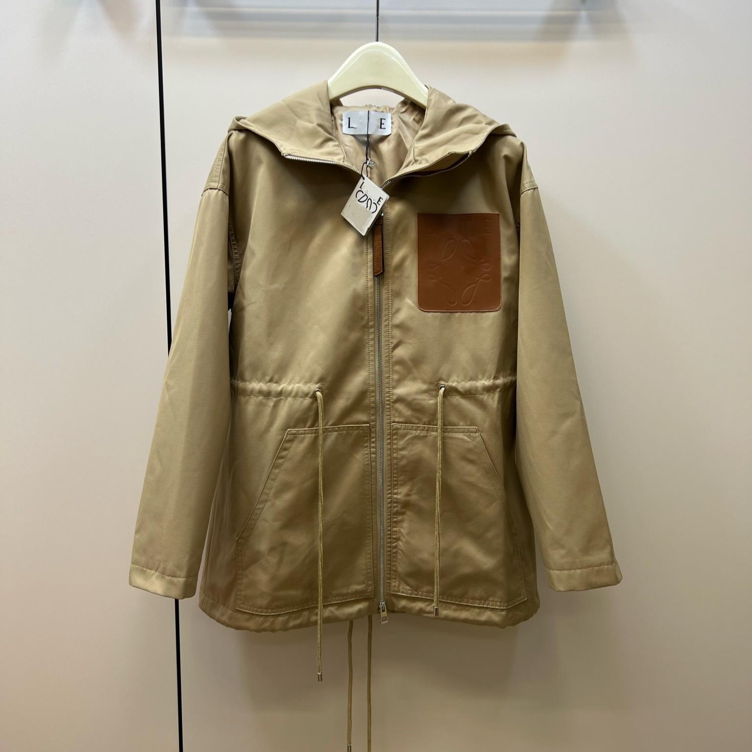 

Early spring and autumn 2023 designer clothes hooded drawstring waist windbreaker coat hat zipper can be opened for shawl design, loose and, Khaki