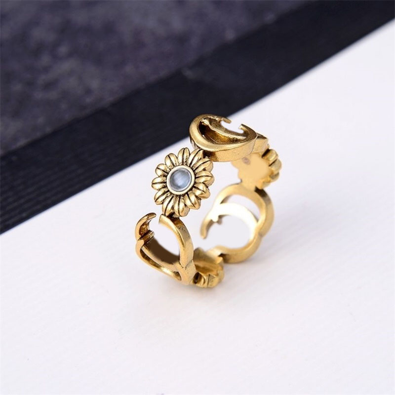 

Fashion love letters shape pearls wedding ring colored gem flower daisy plated gold silver diamond luxury mens rings colored stones romantic ZB038 E23