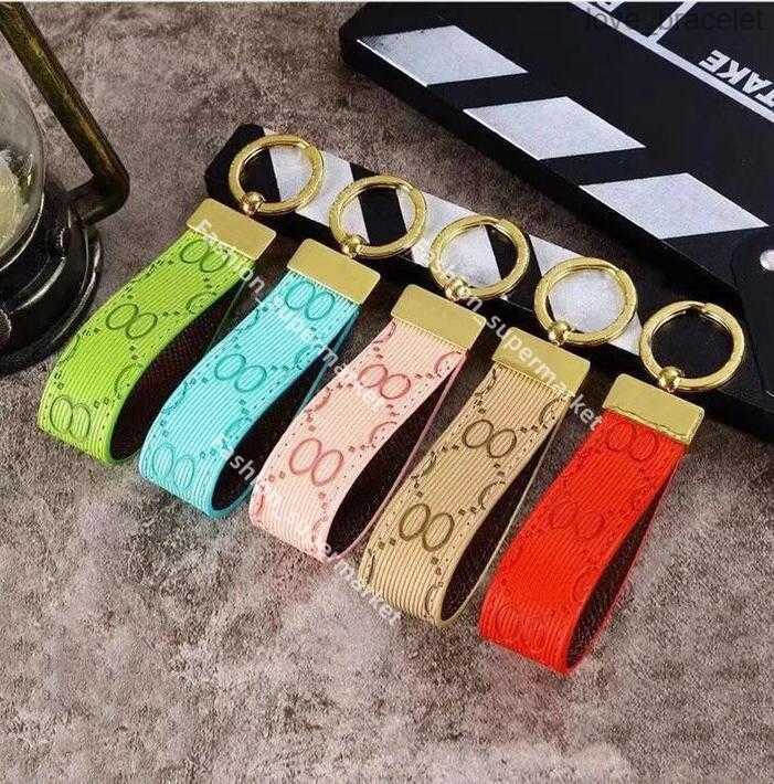 

2023 Keychain Key Chain Buckle lovers Car Keychains Handmade Leather Keychainss Men Women Bags Pendant Accessories 20 Color AAAAA