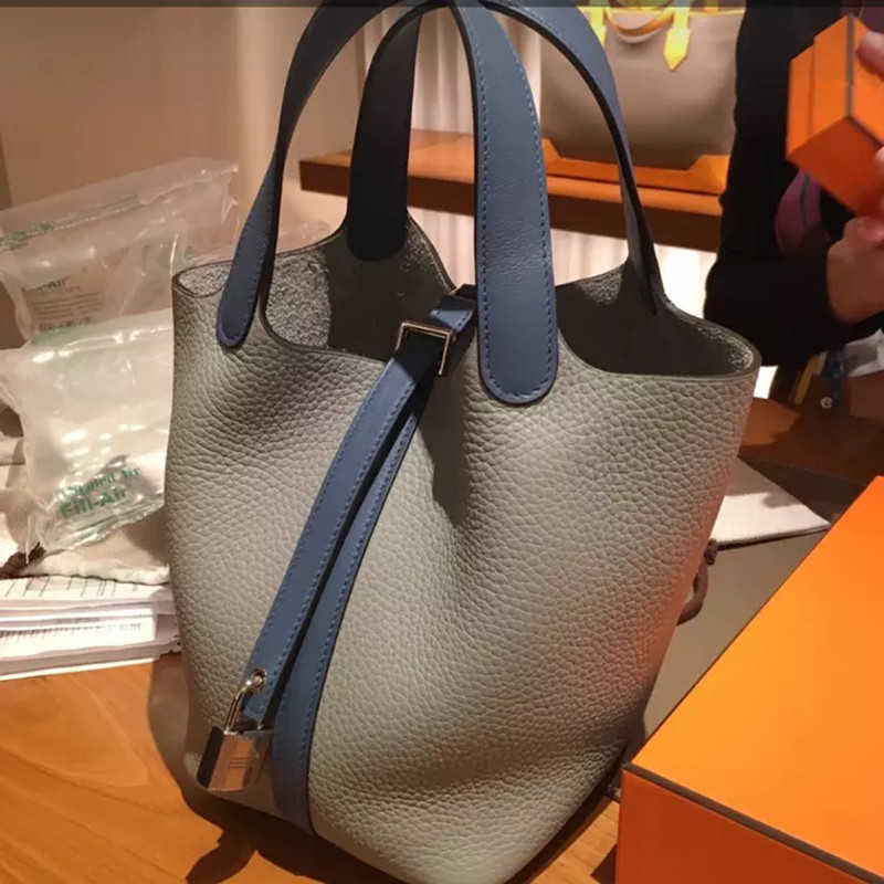 

Designer Original Herms 2023 new top layer litchi grain Kraft vegetable basket bag fashion one shoulder portable leisure Bucket Bag, Golden brown small