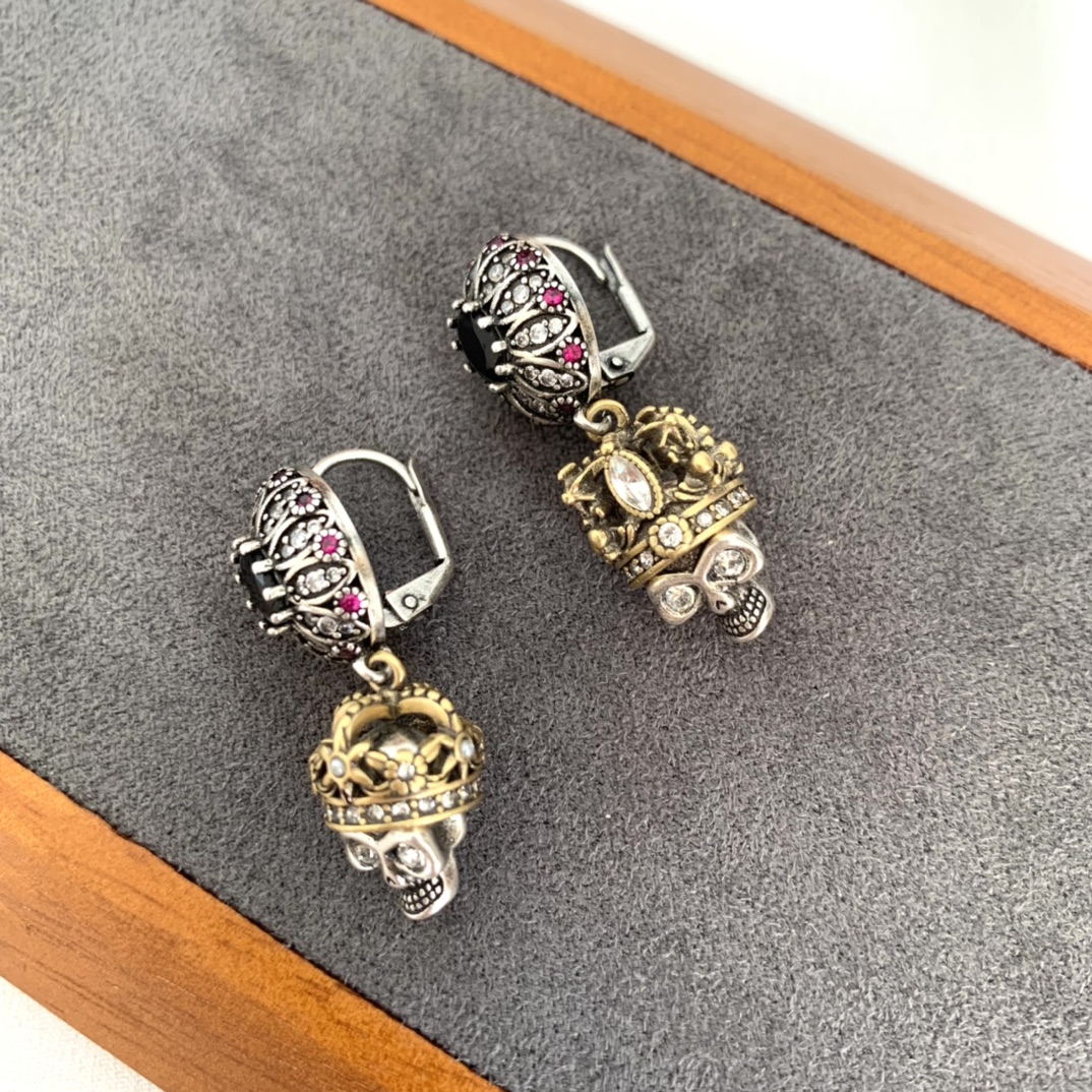 

New style Dangle Earring Skeleton Punk 18K Gold plating ladies full Diamonds Skull chain Pendant Earrings men Ear cuffs Designer Jewelry Gift MCE8111