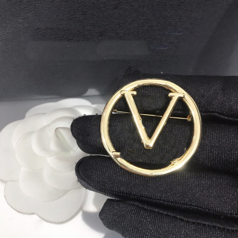 

Romantic Girl Love Brooch 18k Gold Brooches Designer Brand Letter Brooch Classic Design Logo celtic Jewelry Wedding Party Pins Family Couple Gift Box
