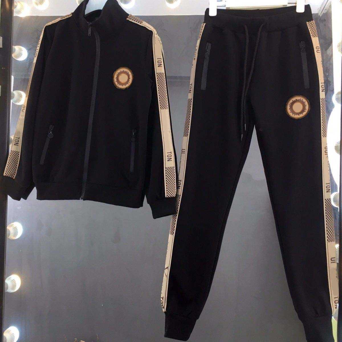 

23ss Designer brand tracksuit European American famous fashion high-end atmosphere upper grade leisure sports suit womens foreign womens clothing a1, White