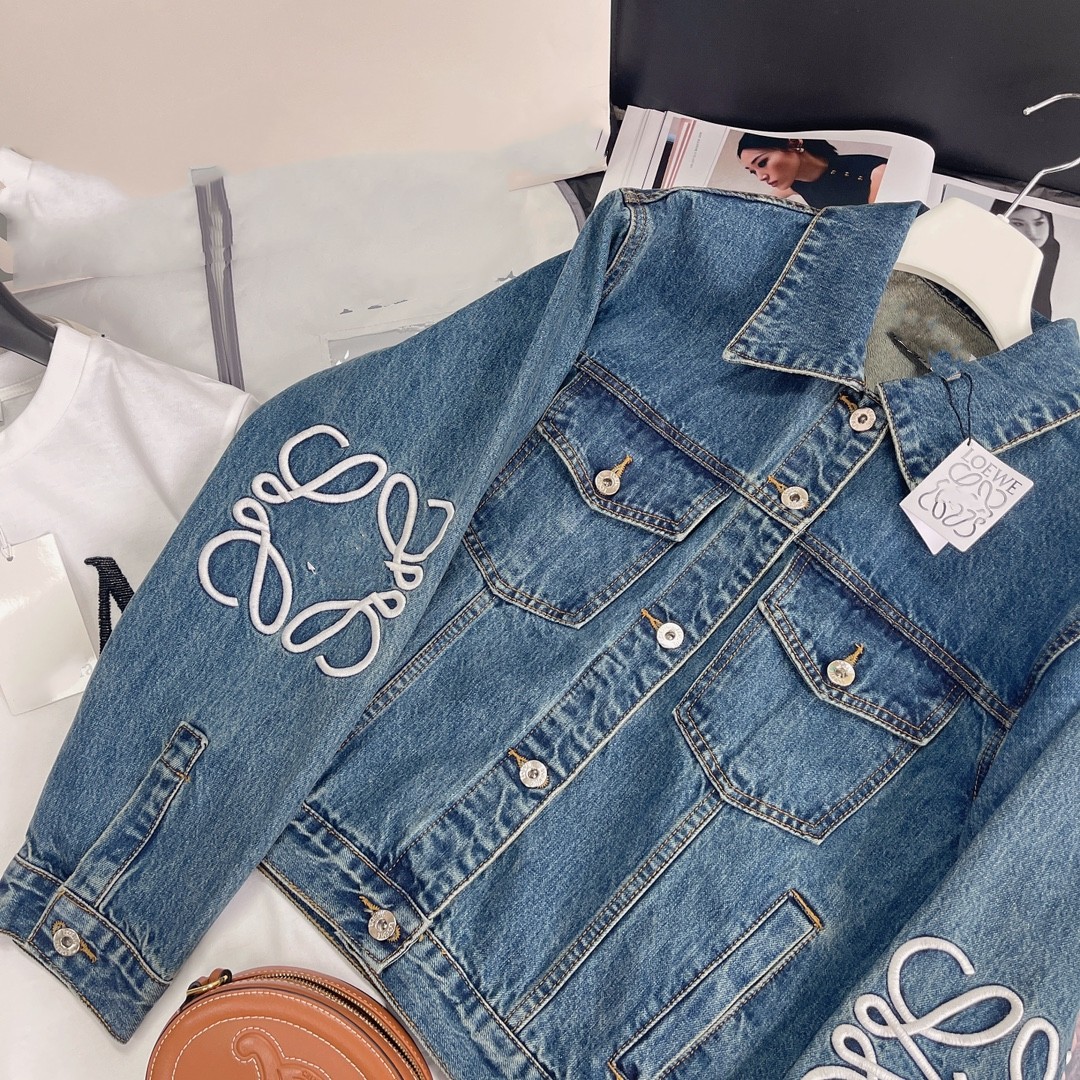 

Women' Jackets European designers design the latest logo embroidered decorative silhouette denim jacket in early spring B, Blue