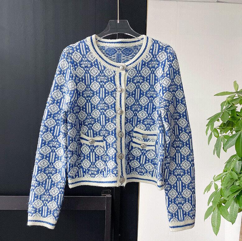 

Women' Jackets Maje blue and white mixed color vintage jacquard round neck sweater