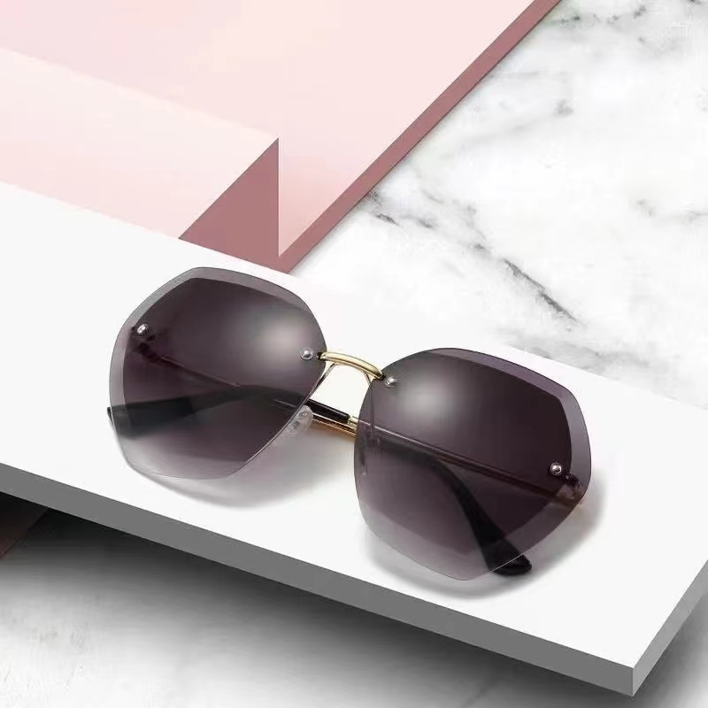 

Sunglasses Fashion Women Brand Designer Cutting Lens Rimless Gradient Retro Alloy Frames High Quality Eyewear