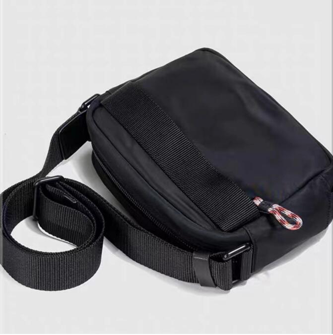 

2024 New high-end men's camera bag original messenger bag waterproof men's shoulder bag parachute fabric wallet size 22*15cm, Black